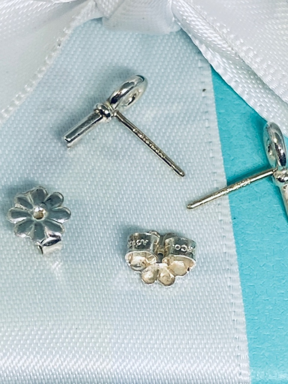 Tiffany & Co Key Earrings Sterling Silver Excellent Condition with box and pouch - Picture 2 of 5